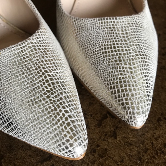 LIKE NEW! Guess Plasma Gold Stiletto Heels! - Picture 3 of 8